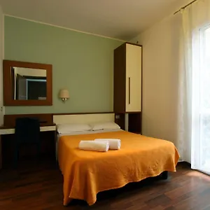Hotel Lux Durante, Mediolan